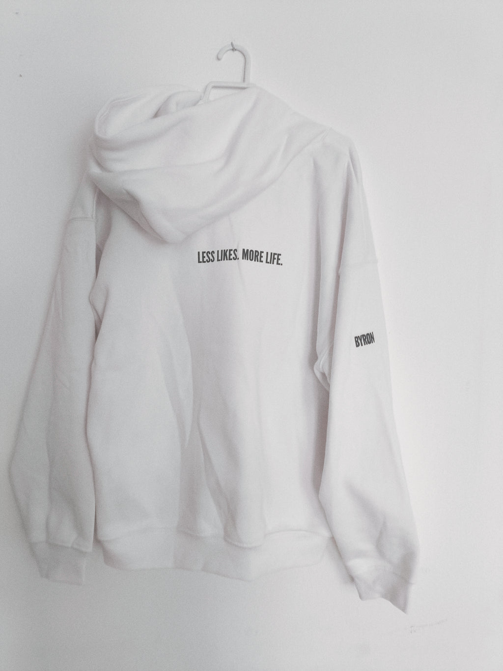Sudadera Oversized Blanca – LESS LIKES. MORE LIFE.