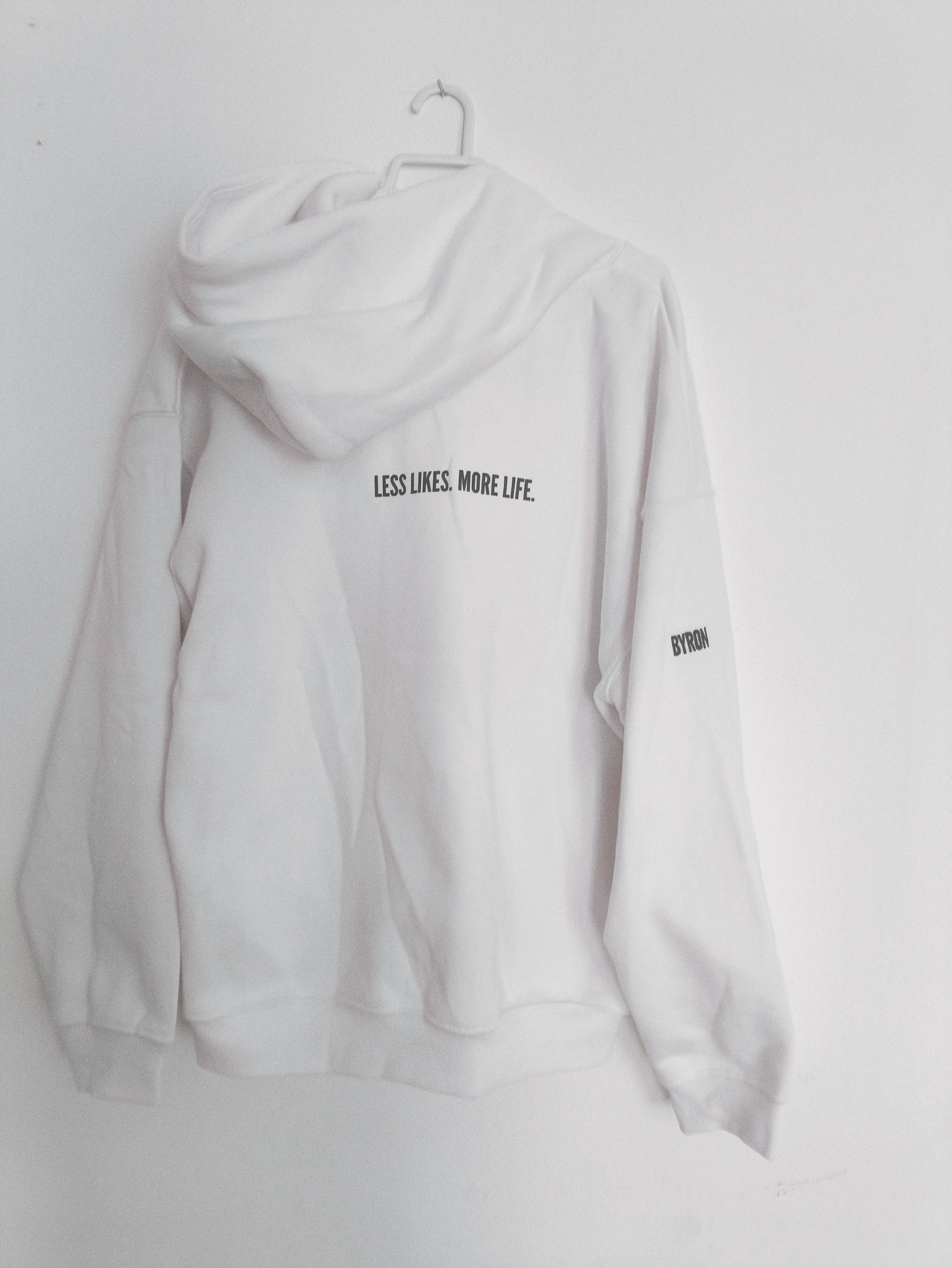 Sudadera Oversized Blanca – LESS LIKES. MORE LIFE.