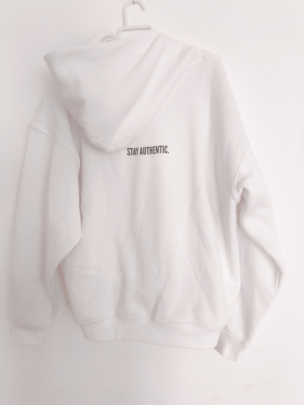 Sudadera Oversized Blanca – STAY AUTHENTIC