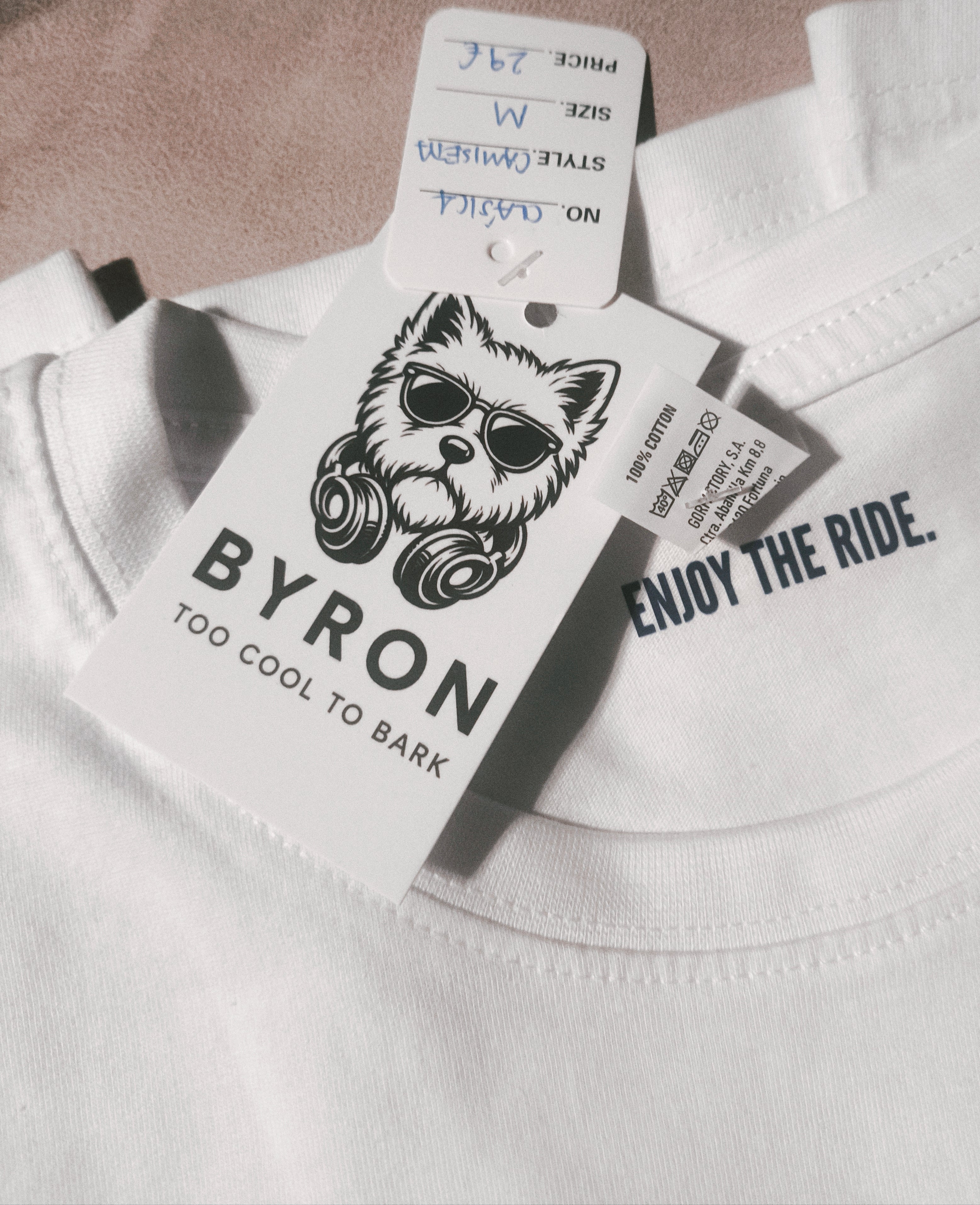 Camiseta Clásica Blanca – ENJOY THE RIDE.